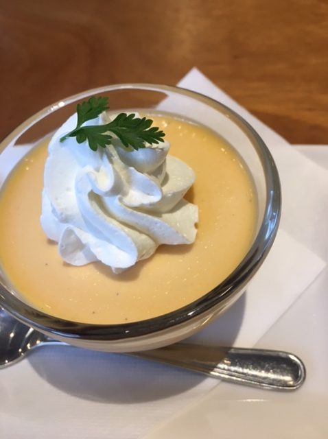 江坂でひとりカフェ Eight 熊と自家製プリンが食べられる 大阪 1人でも居心地良いカフェ